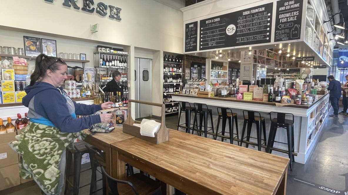 Seattle businesses feeling optimistic about Mariners season after Opening Day crowds