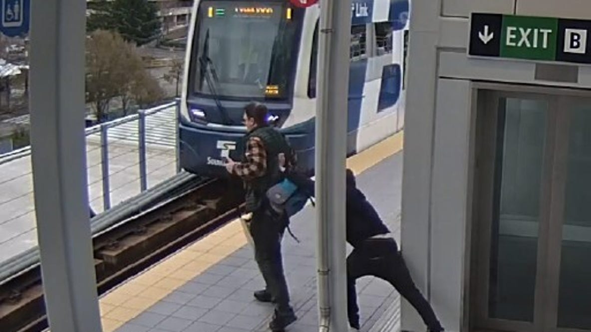 Man tries to push victim into train at Seattle light rail station: docs
