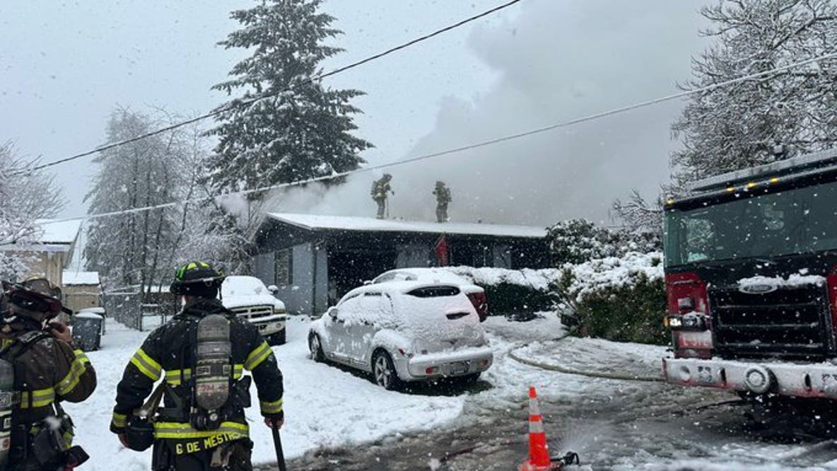 Kent, WA house fire causes serious injury during snowfall