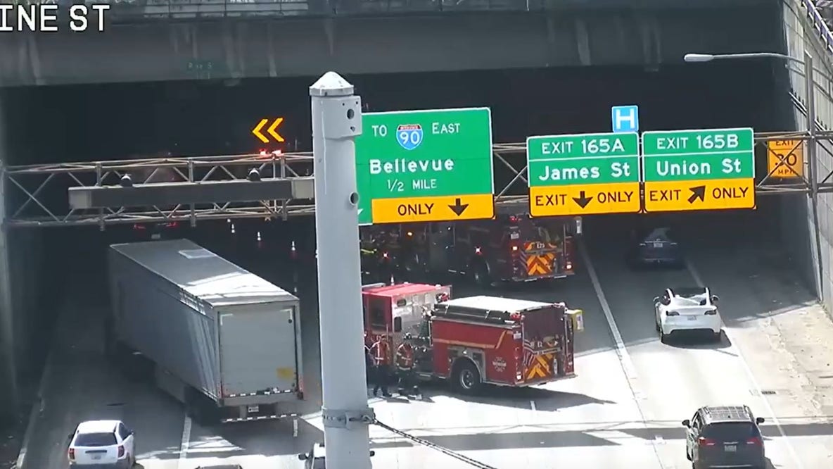 Lanes reopen on southbound I-5 in Seattle after crash; traffic delays remain