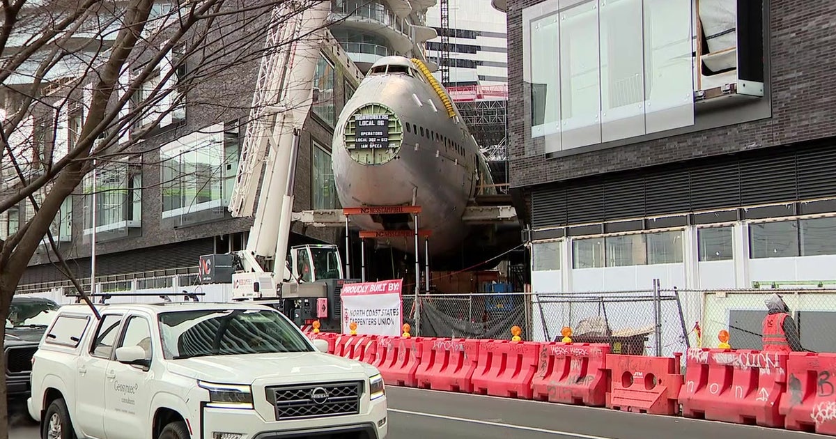 Seattle high-rises connected by decommissioned Boeing 747 fuselage