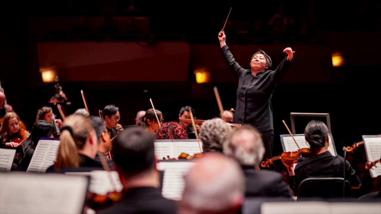 Xian Zhang makes history leading Seattle Symphony | FOX 13 Seattle