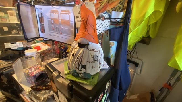 Thieves destroy gnome, steal supplies from WA's Mercer Island Farmers Market