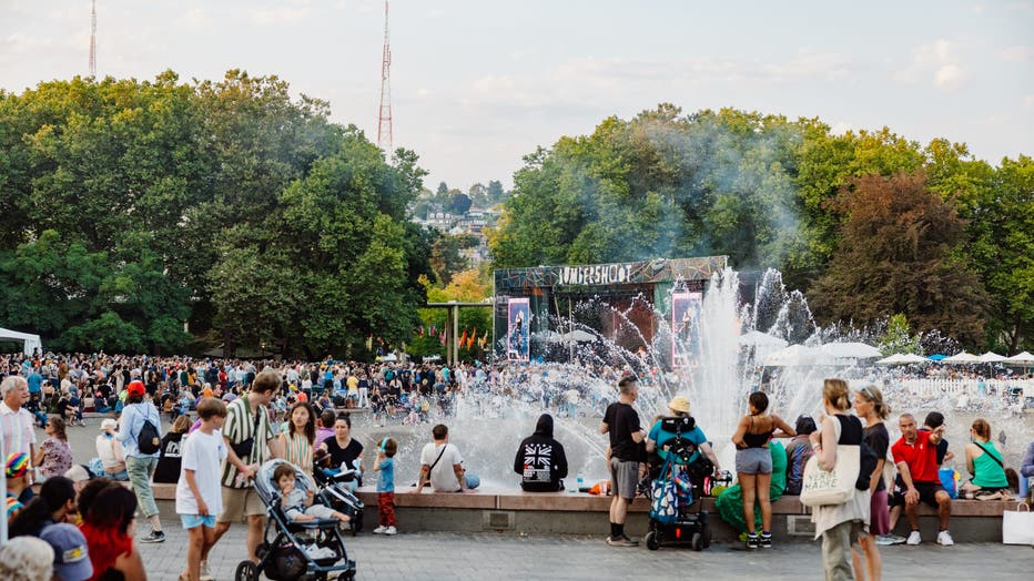 bumbershoot 2025 crowd near fountain
