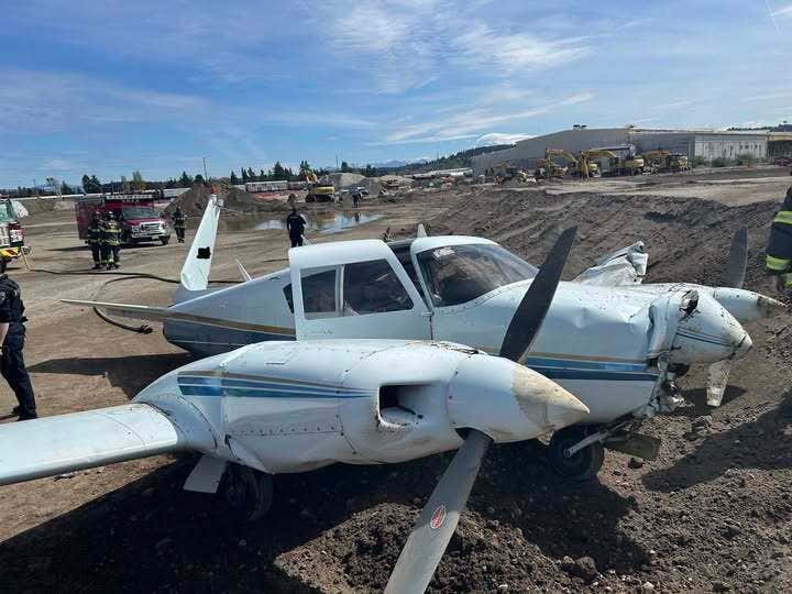 Small plane loses engine, makes emergency landing at Auburn, WA construction site
