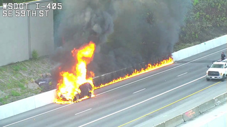 Car fire on I-405 near Bellevue, WA sends plume of smoke into air