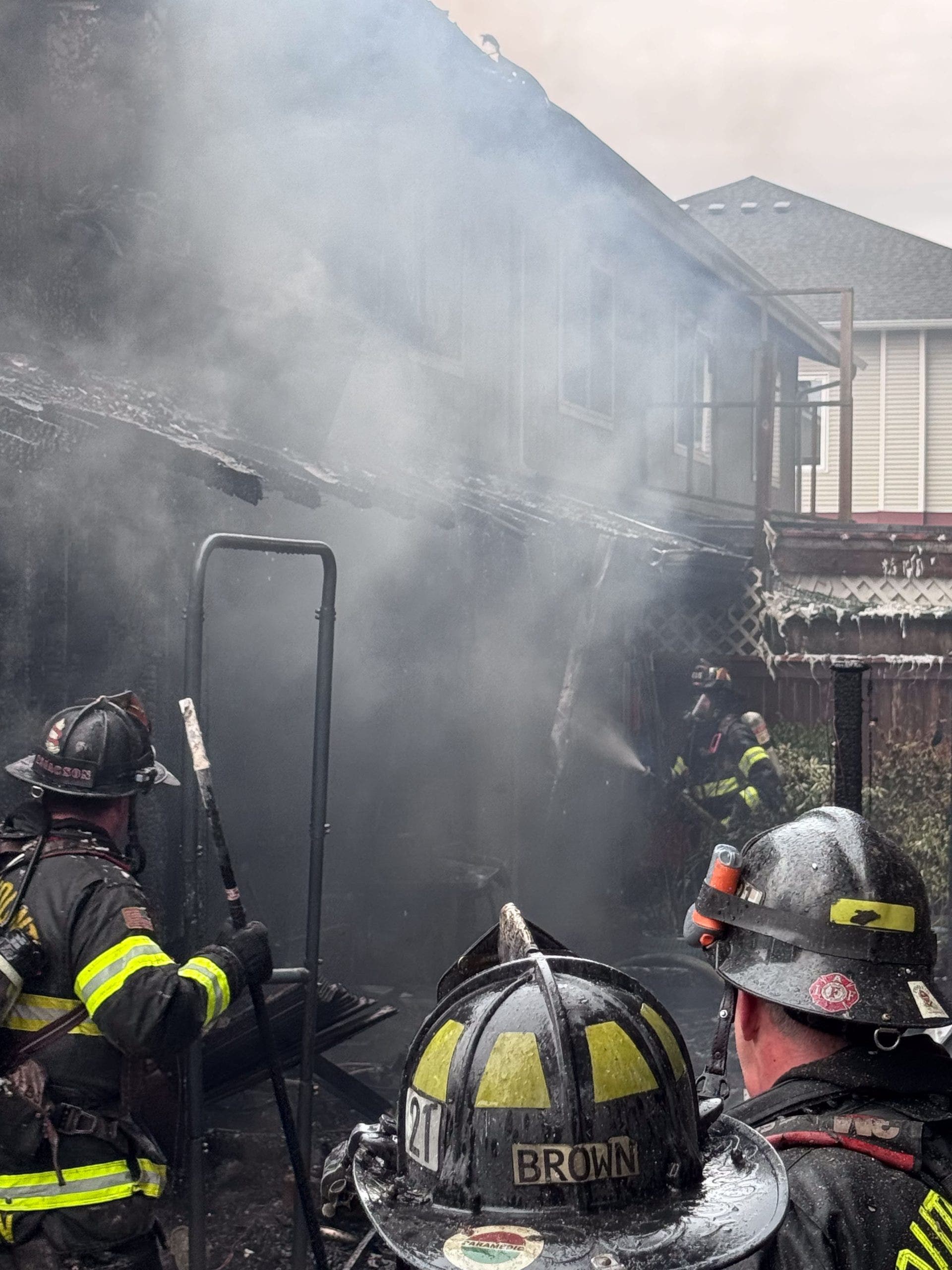 Cigarette starts Lynnwood, WA townhome fire that left 13 people displaced