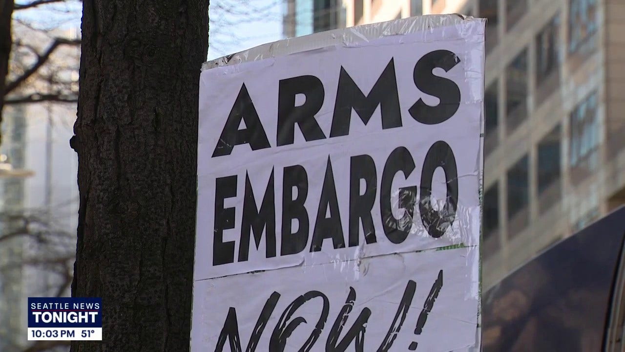 More than 100 protest Iran war outside Seattle Federal Building