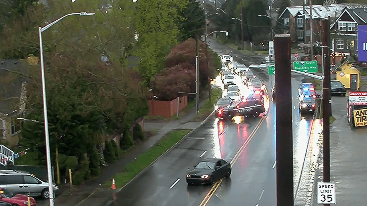 Seattle SWAT arrests man who threatened passersby with gun in Roosevelt