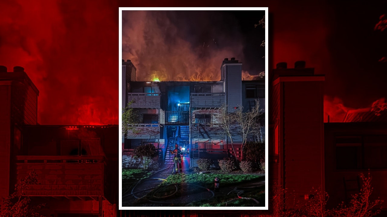 Firefighters save dozens from midnight apartment fire in Mountlake Terrrace, WA