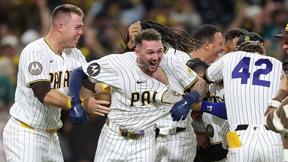 Andrés Muñoz blows four-run lead in ninth inning as Seattle Mariners lose 7-6 to Padres