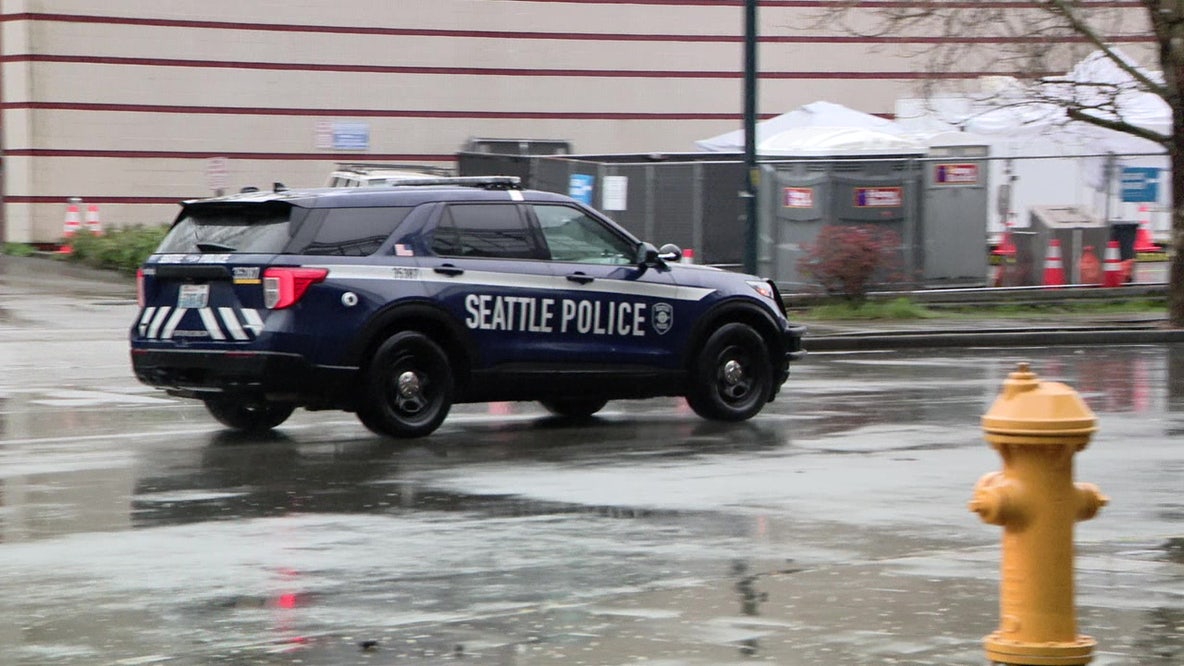 Man stabbed twice in Seattle, hospitalized in serious condition