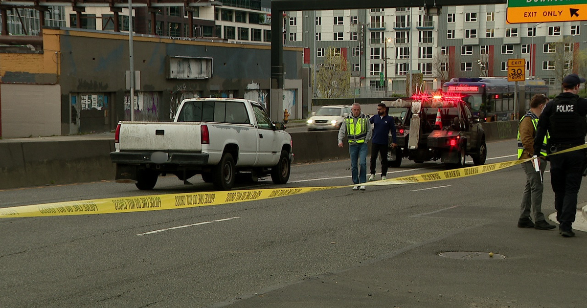 2 cyclists hit by car on Seattle's Aurora Avenue