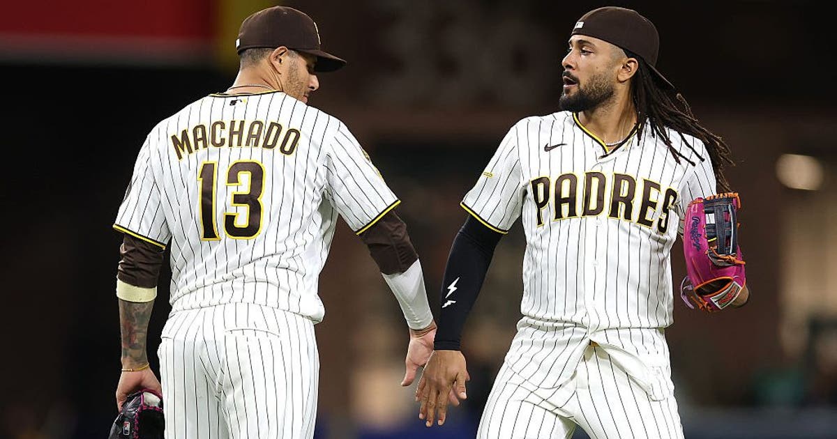 日本未発売　パドレス　クォータージップトップSan Diego Padres 2 San Diego コンサート後に着ていたパドレスのユニフォーム NIKE Men's