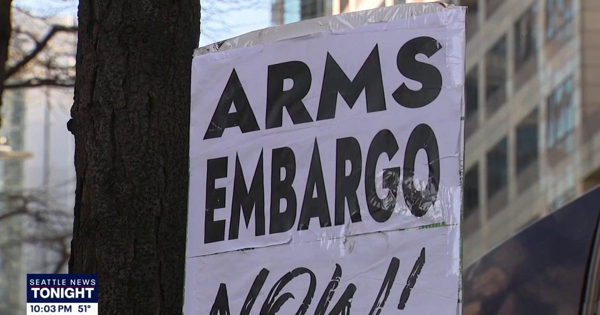 More than 100 protest Iran war outside Seattle Federal Building