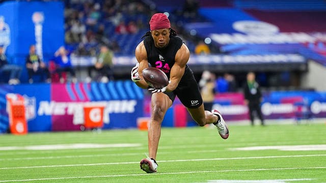 Seattle Seahawks add Arkansas cornerback Julian Neal in third round
