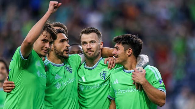 Cristian Roldan scores twice as Seattle Sounders beat St. Louis City 4-1