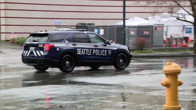 Man stabbed twice in Seattle, hospitalized in serious condition