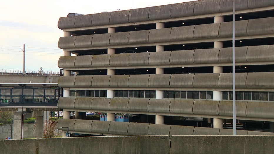 seattle tacoma international airport parking garage