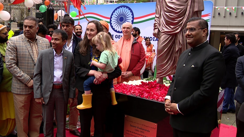 seattle mayor katie wilson statue swami vivekananda 