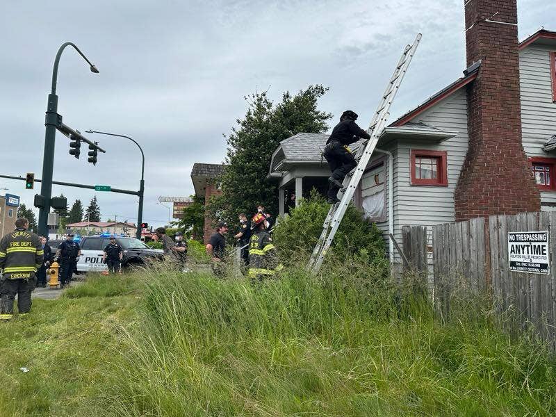 Everett, WA trespassing suspect jumps down smoking chimney to evade police