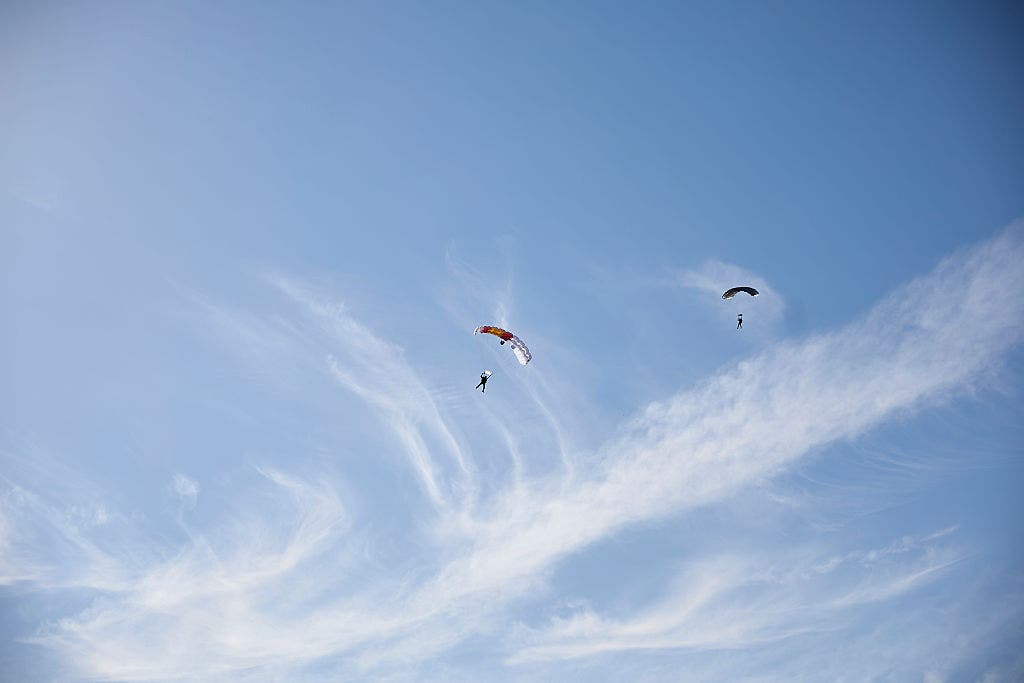 Midair skydiving collision leaves one dead in eastern WA group jump