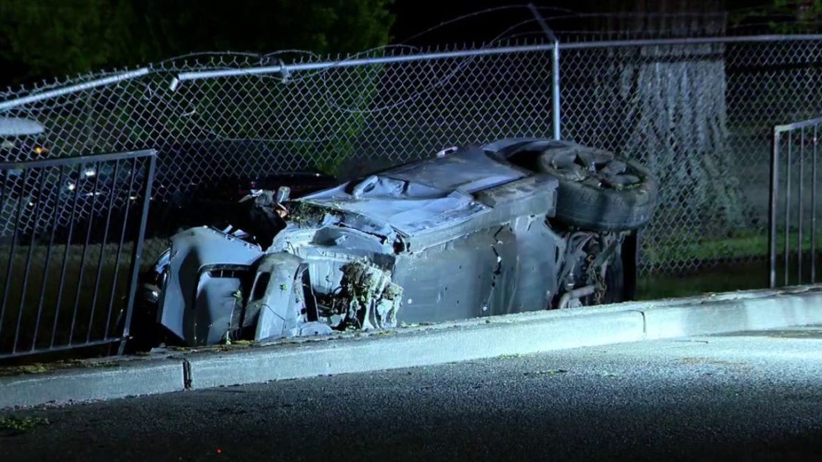 Police pursuit ends in crash at Boeing plant in Everett