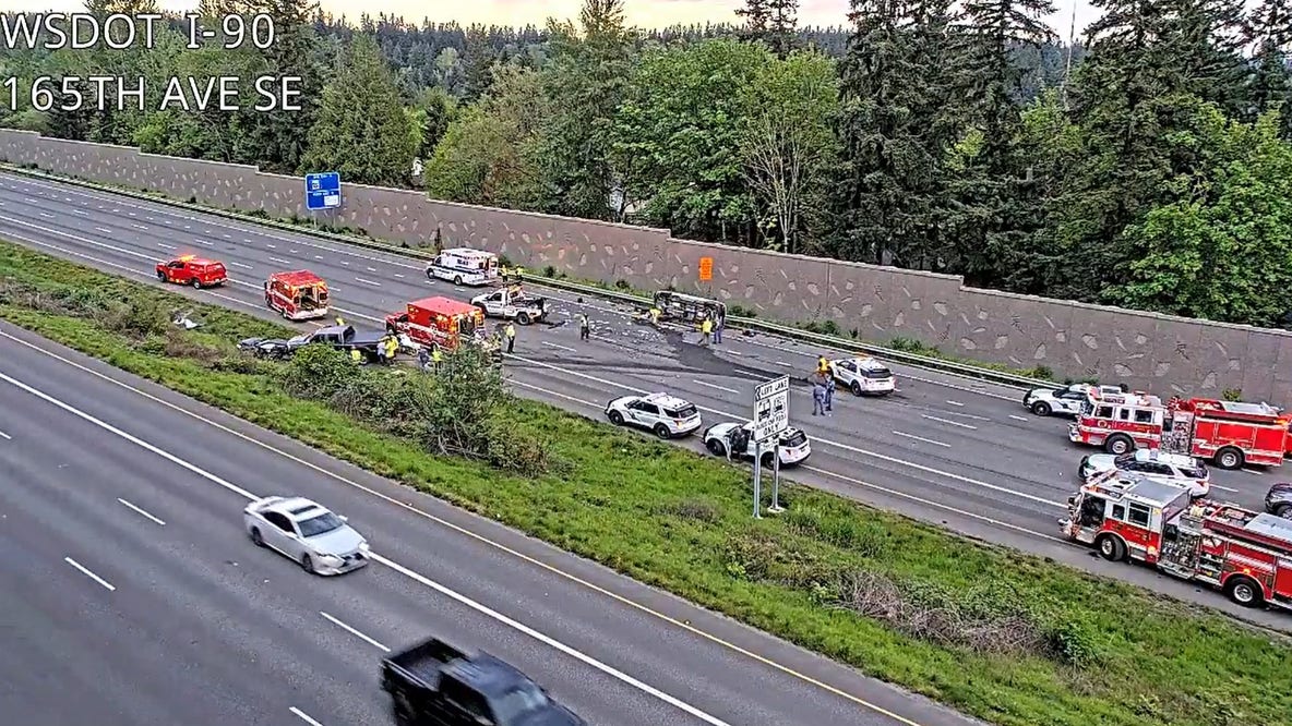 4 hospitalized in rollover crash on I-90 in Bellevue