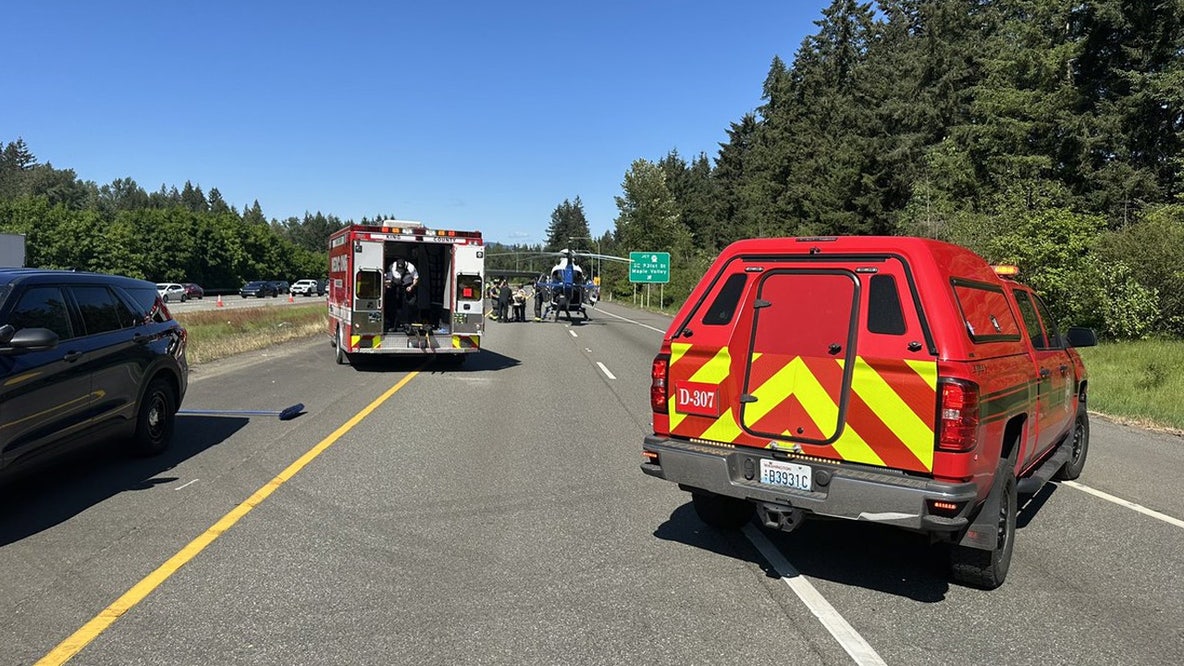 Lanes of SR-18 blocked near Covington, WA due to collision