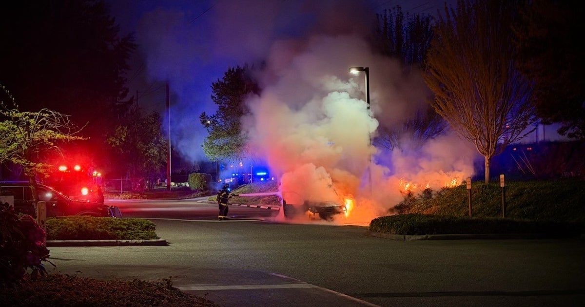 Man arrested after van explodes at Everett police precinct | FOX 13 Seattle