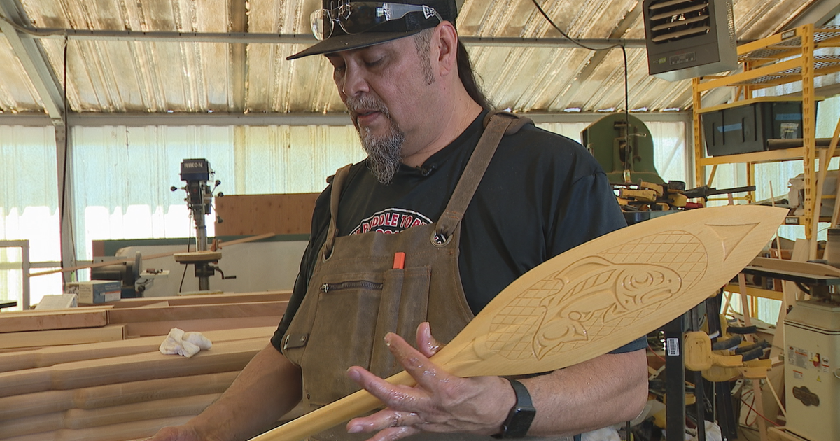 Puyallup Tribe carves gifts for visiting FIFA World Cup countries