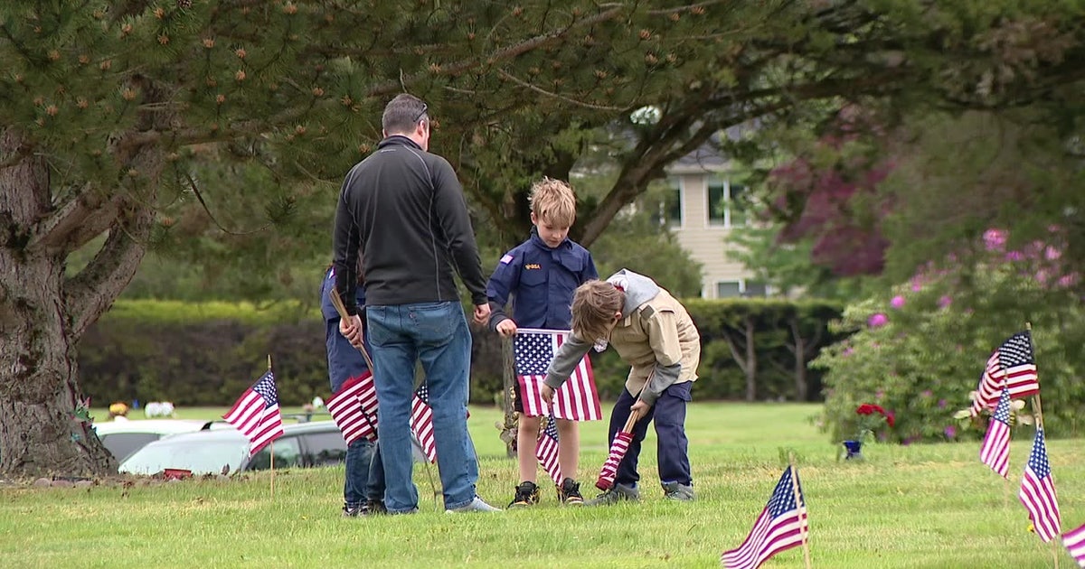 WA volunteers, veterans honor fallen service members in Lynnwood