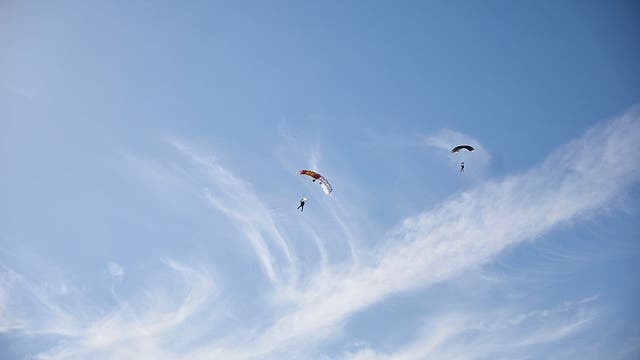 Midair skydiving collision leaves one dead in eastern WA group jump