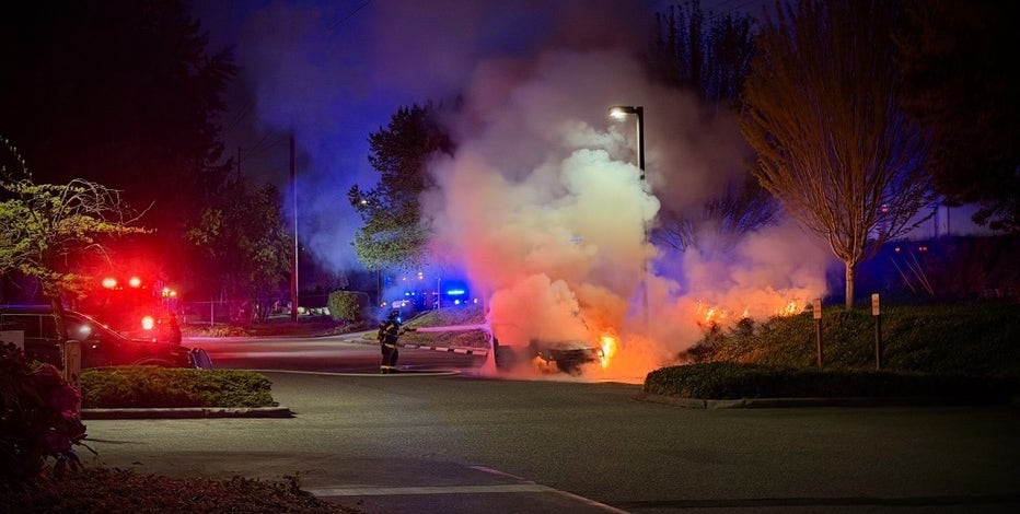 Man arrested after van explodes at Everett, WA police precinct