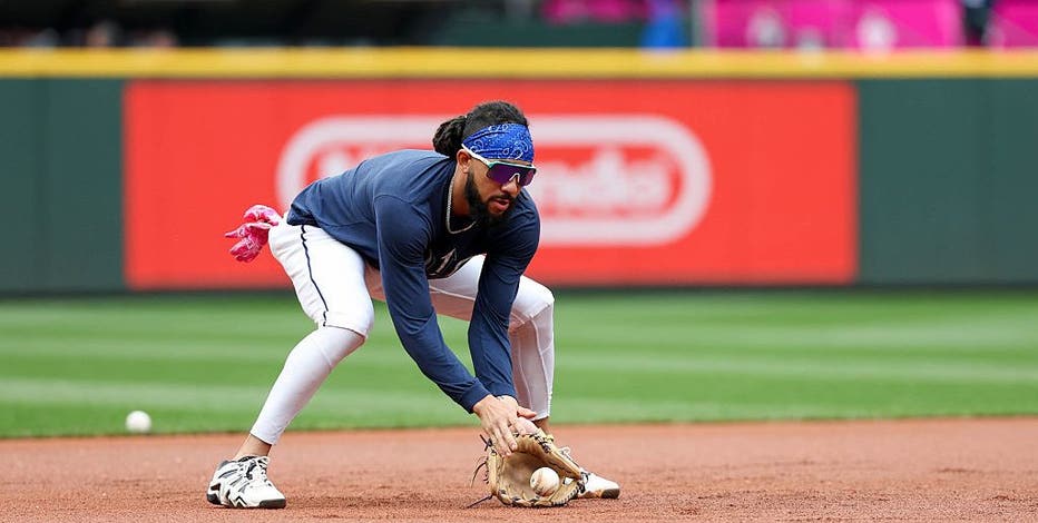 J.P. Crawford open to playing third base for Seattle Mariners