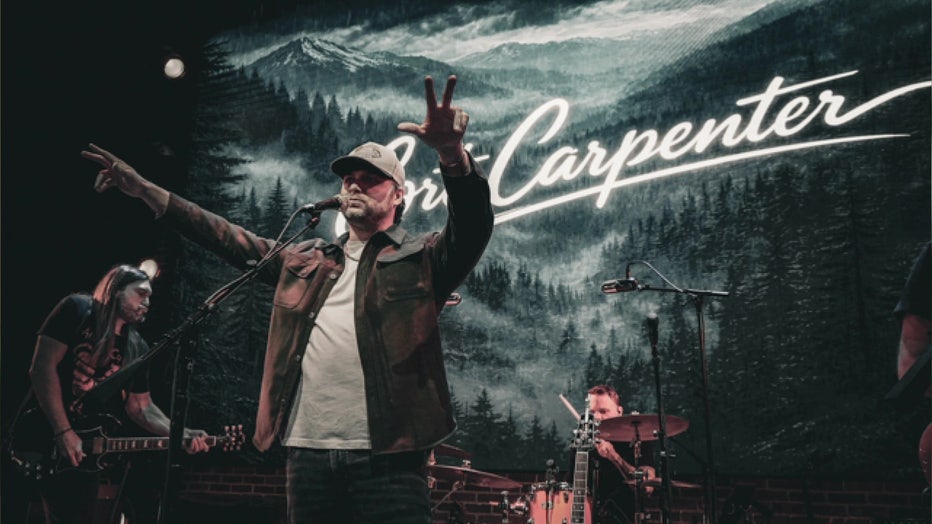 Cort Carpenter in concert (Courtesy of Carpenter)