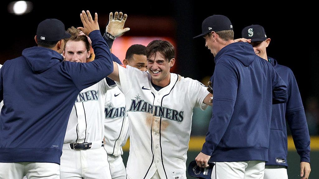 Cole Young game-winning single in 10th inning gives Seattle Mariners 3-2 win over Mets for 7th straight