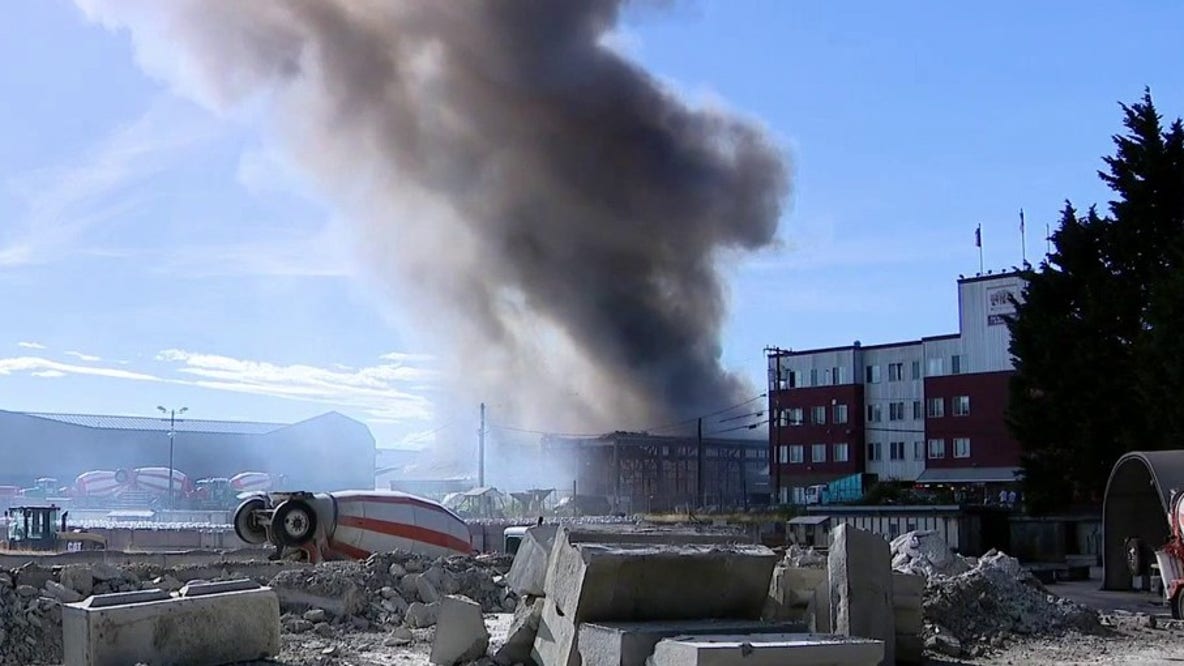 3-alarm warehouse fire in Seattle's Ballard neighborhood destroys building, leaves firefighter injured