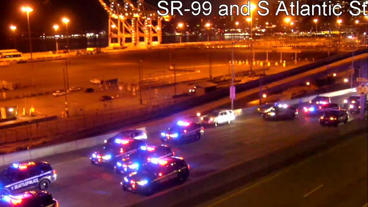 Seattle police chase ends with 5 armed robbery suspects in custody on SR-99