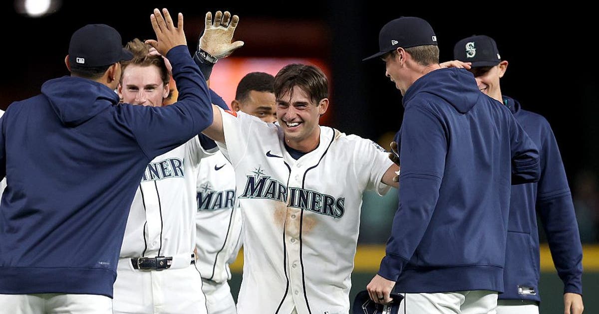 Cole Young game-winning single in 10th inning gives Seattle Mariners 3-2 win over Mets for 7th straight