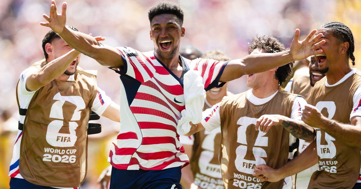 United States beats Australia 2-0 to advance to World Cup knockout round