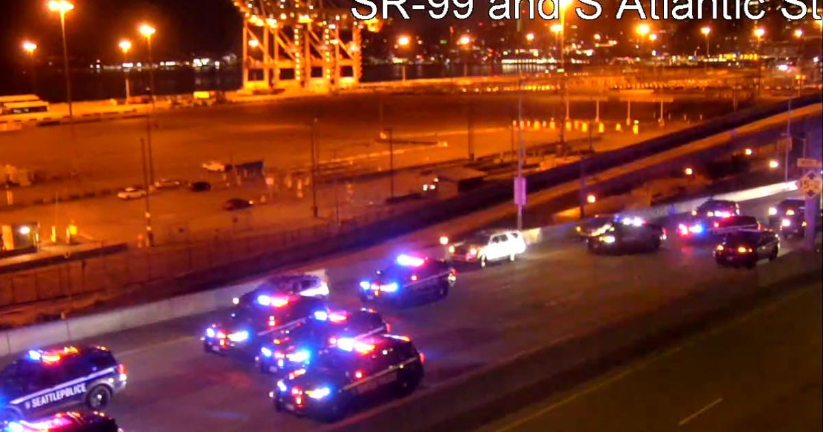 Seattle police chase ends with 5 armed robbery suspects in custody on SR-99