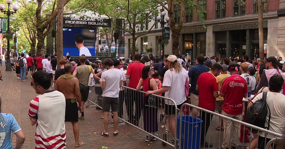 Seattle soccer fans find ways to beat the heat during FIFA World Cup match