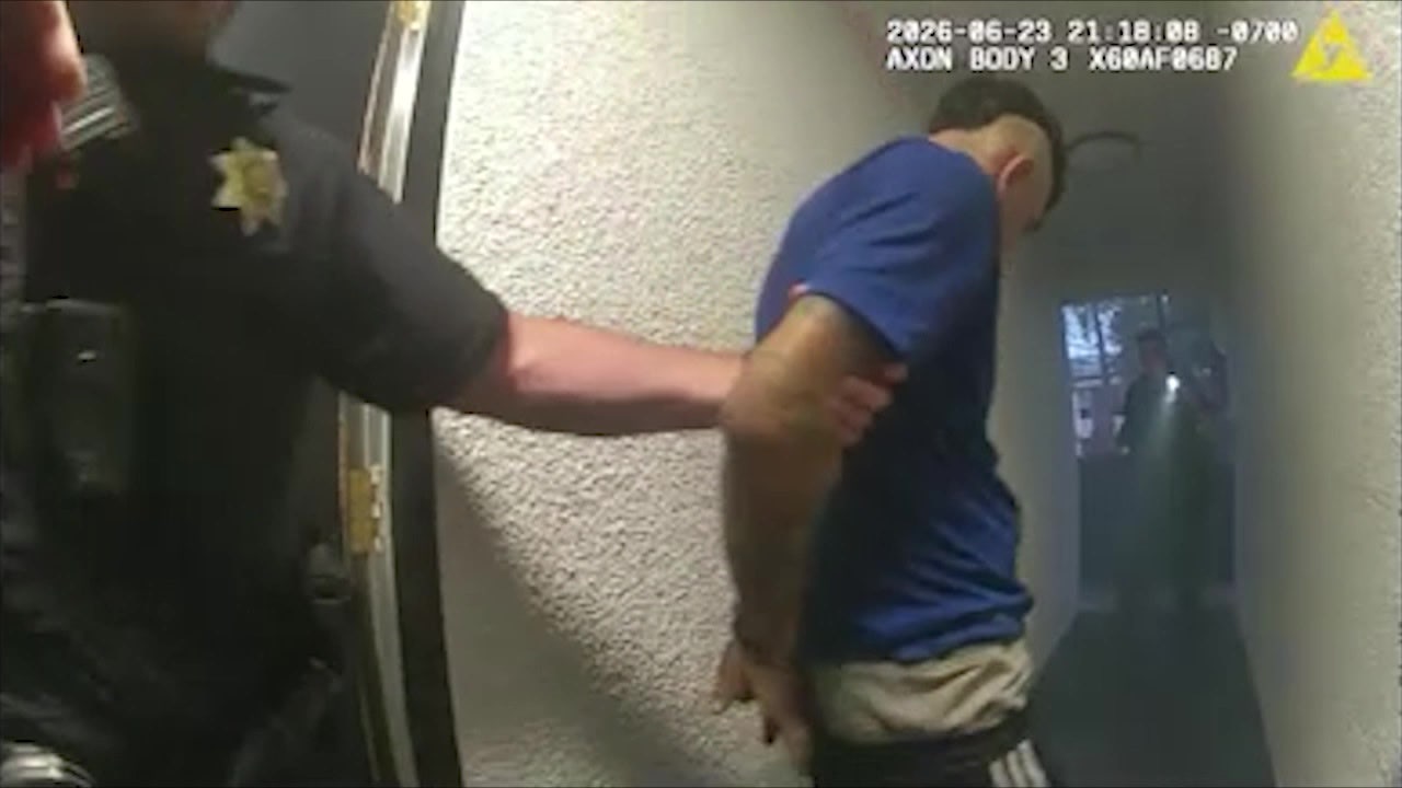 Father charged after kids trapped in smoking Burien, WA apartment
