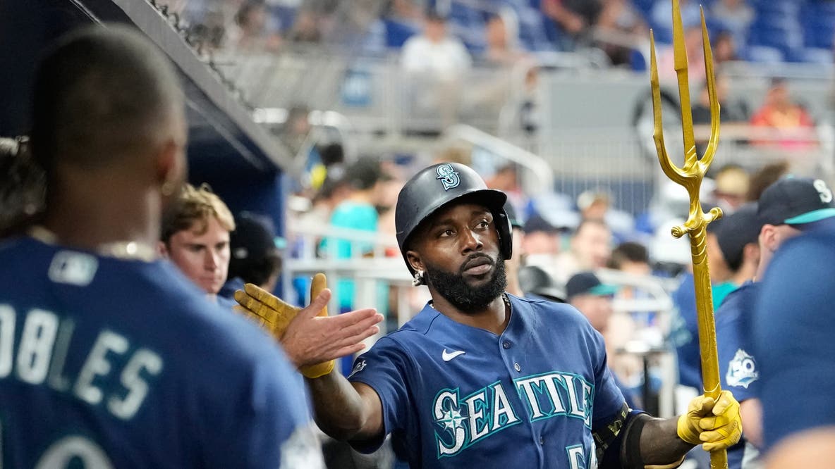 Marlins beat Seattle Mariners 8-4 for a 3-game sweep