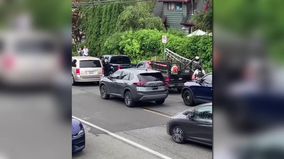 North Seattle neighbors record immigration detention of two landscapers
