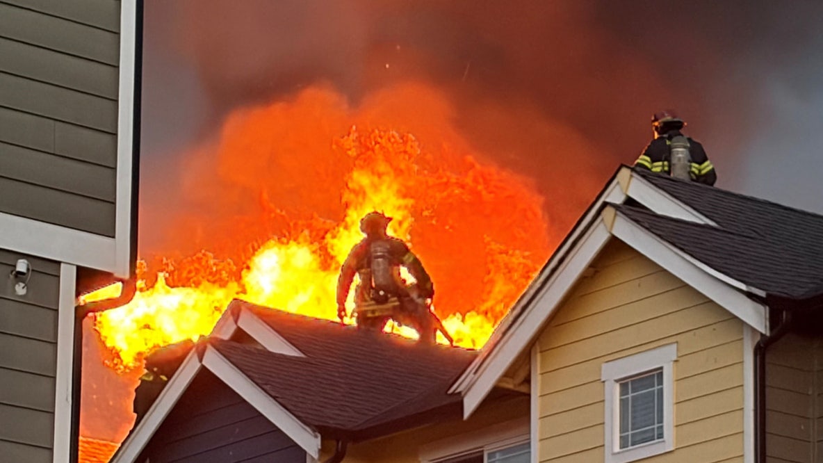 Tacoma, WA fire destroys building under construction, damages 2 apartments
