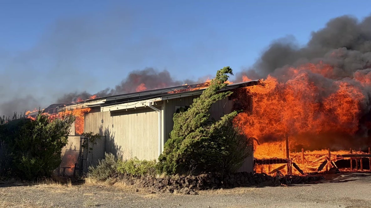 WA volunteer firefighter house destroyed while battling Vantage wildfire