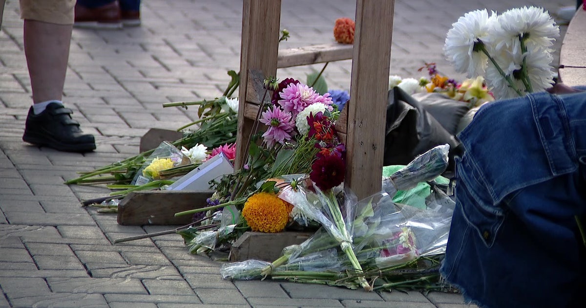 Seattle mourns 2 killed in Bite of Seattle shooting silent vigil