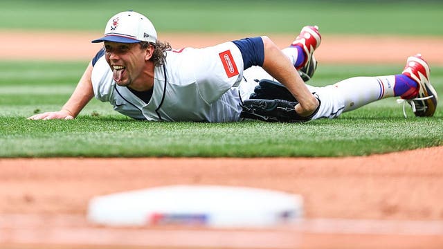 Logan Gilbert takes one-hitter into 8th, Seattle Mariners roll to 11-0 win over Blue Jays